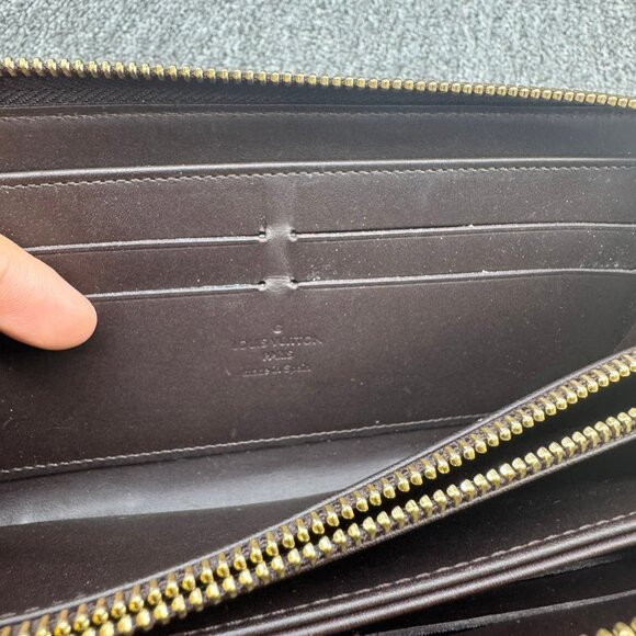 Louis Vuitton Vernis Leather Zippy Wallet 199-082225 - Picture 11 of 11